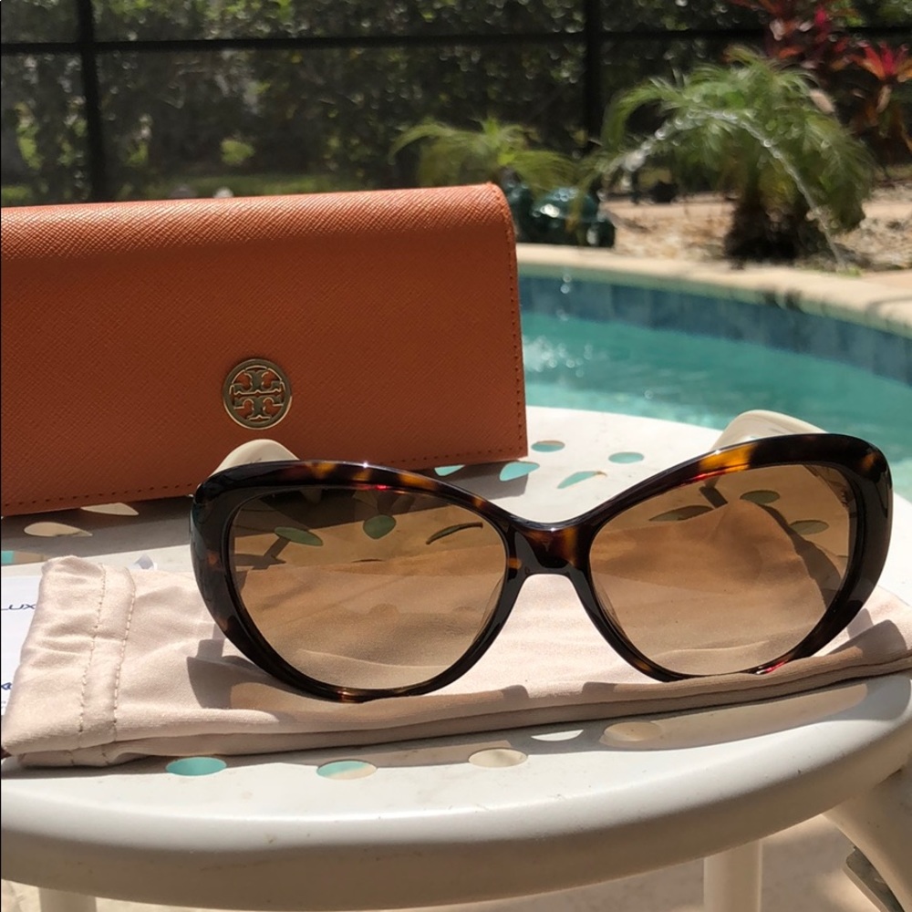 NWOT Tory Burch Tortoise Polarized Sunglasses